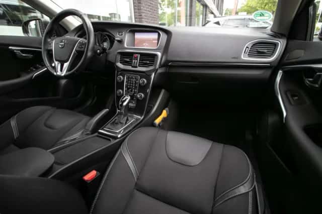 Volvo V40 (2019) thumbnail 3