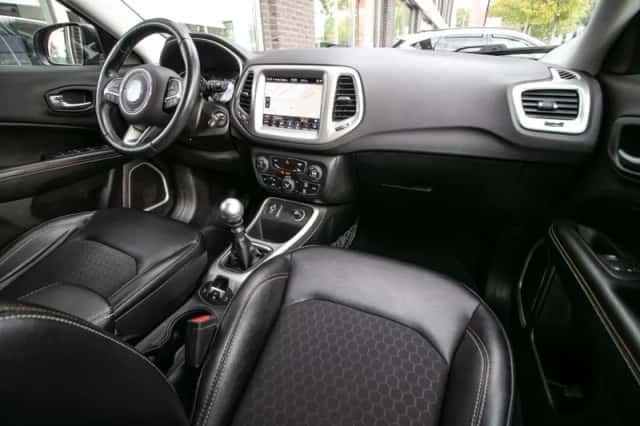 Jeep Compass (2019) thumbnail 3