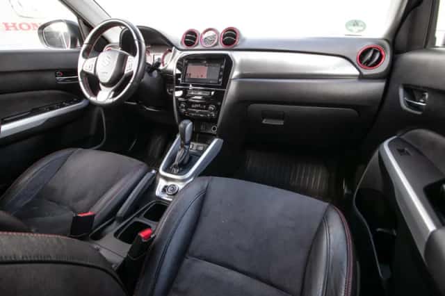 Suzuki Vitara (2016) thumbnail 3