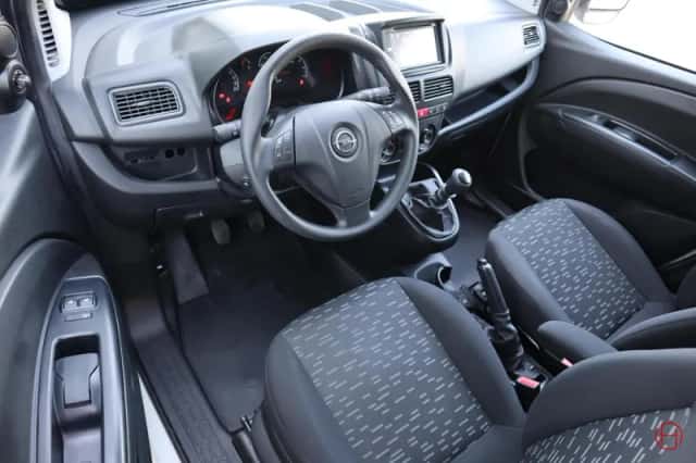 Opel Combo (2016) thumbnail 2