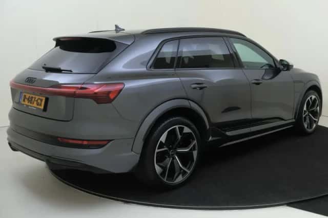 Audi e-tron (2022) thumbnail 5