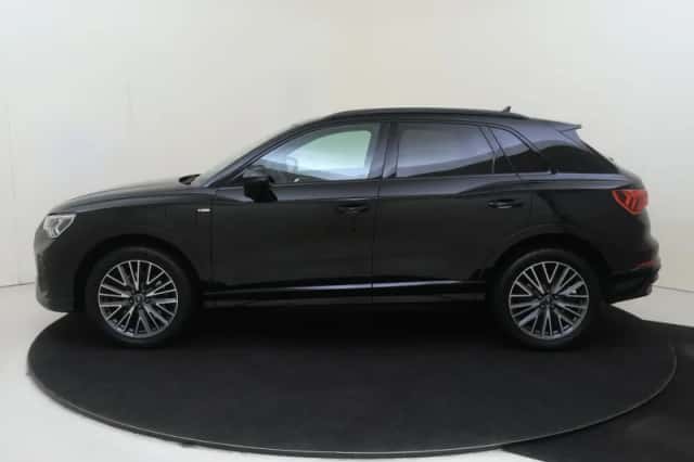 Audi Q3 (2022) thumbnail 2