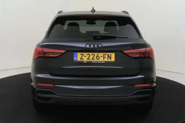 Audi Q3 (2022) thumbnail 4