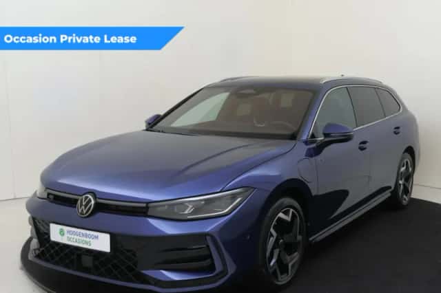 Volkswagen Passat (2024) thumbnail 1