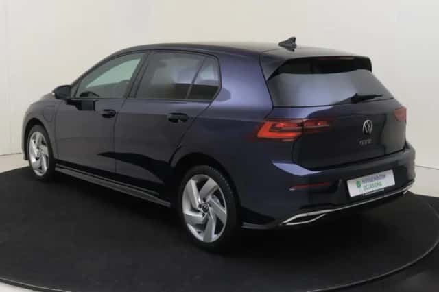 Volkswagen Golf (2022) thumbnail 3