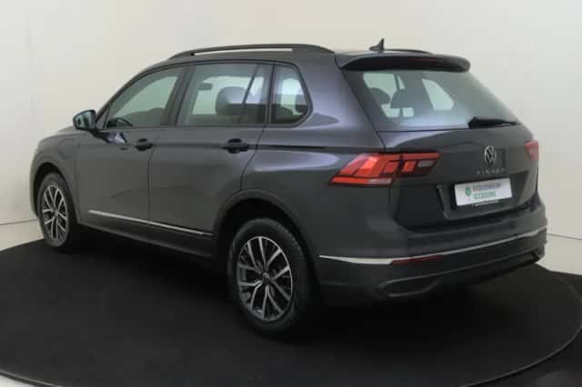 Volkswagen Tiguan (2022) thumbnail 3