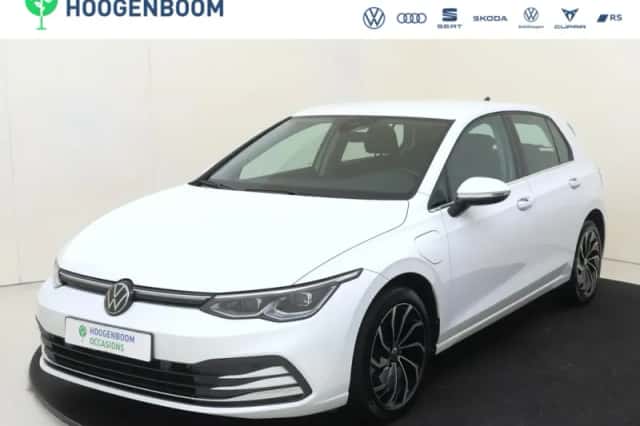Volkswagen Golf (2023) thumbnail 1