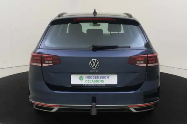 Volkswagen Passat (2022) thumbnail 4