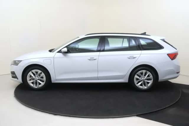 Škoda Octavia (2023) thumbnail 2