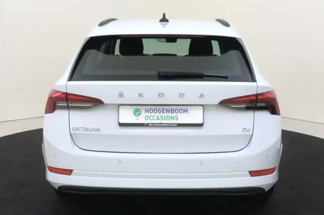 Škoda Octavia (2023) thumbnail 4