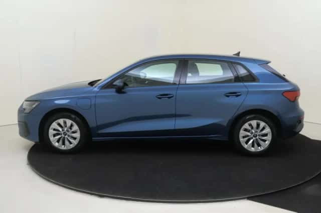 Audi A3 (2021) thumbnail 2