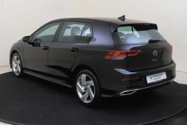 Volkswagen Golf (2022) thumbnail 3