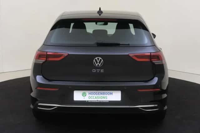 Volkswagen Golf (2022) thumbnail 4