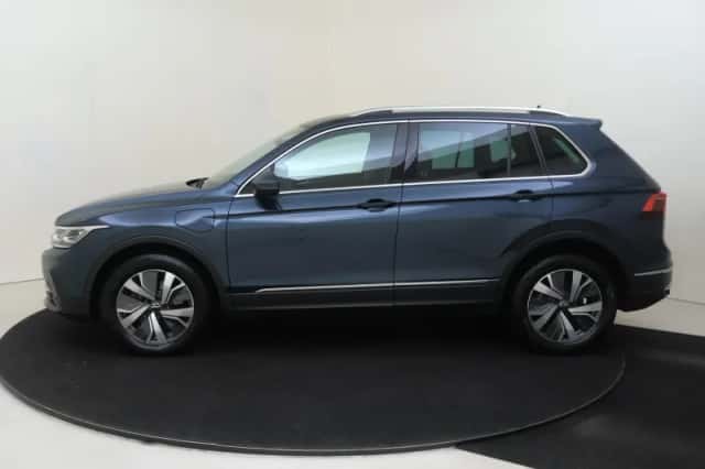 Volkswagen Tiguan (2022) thumbnail 2