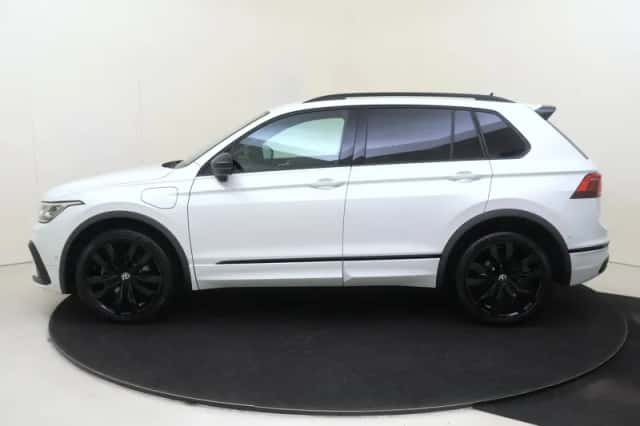 Volkswagen Tiguan (2023) thumbnail 2