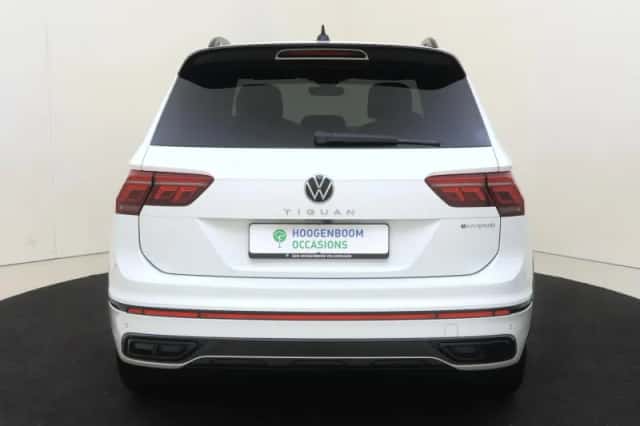 Volkswagen Tiguan (2023) thumbnail 4
