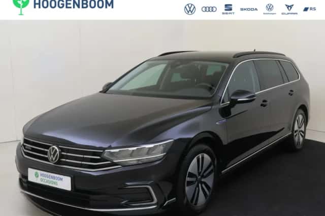 Volkswagen Passat (2022) thumbnail 1
