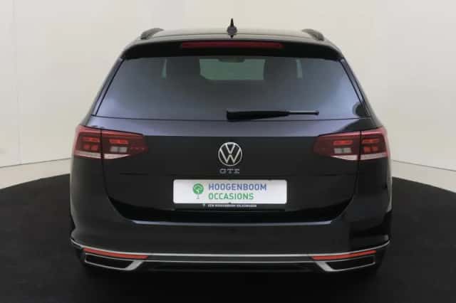 Volkswagen Passat (2022) thumbnail 4