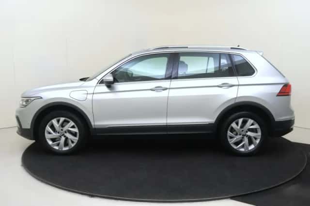 Volkswagen Tiguan (2022) thumbnail 2