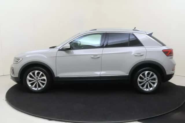 Volkswagen T-Roc (2023) thumbnail 2