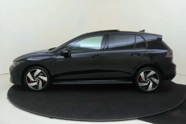 Volkswagen Golf (2026) thumbnail 2