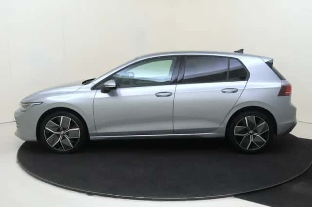 Volkswagen Golf (2024) thumbnail 2