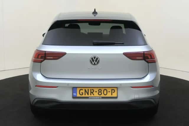 Volkswagen Golf (2024) thumbnail 4