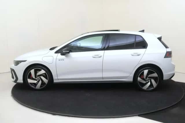 Volkswagen Golf (2026) thumbnail 2