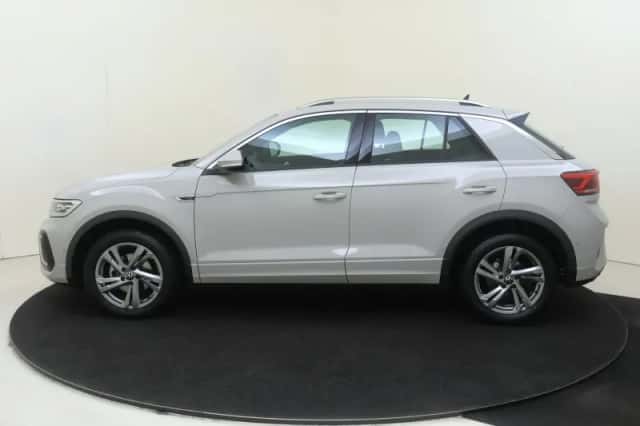 Volkswagen T-Roc (2024) thumbnail 2
