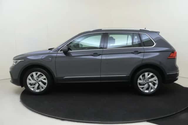 Volkswagen Tiguan (2022) thumbnail 2
