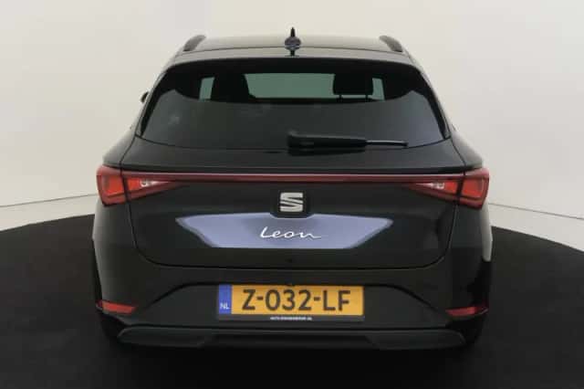 SEAT Leon Sportstourer (2024) thumbnail 4