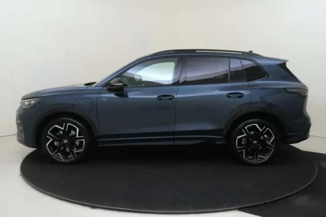 Volkswagen Tiguan (2025) thumbnail 2