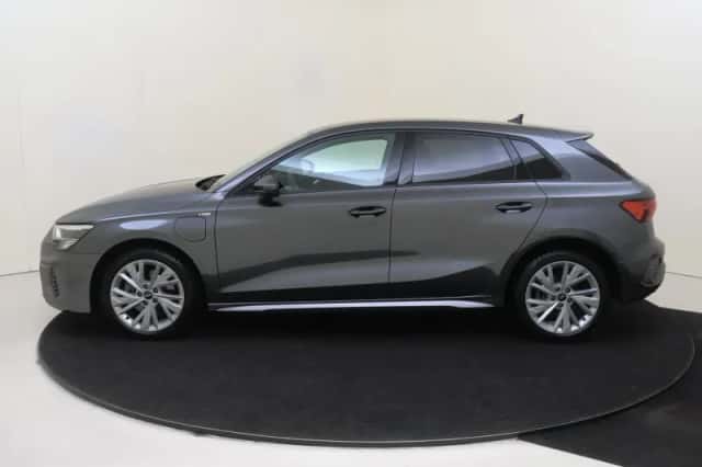 Audi A3 (2023) thumbnail 2