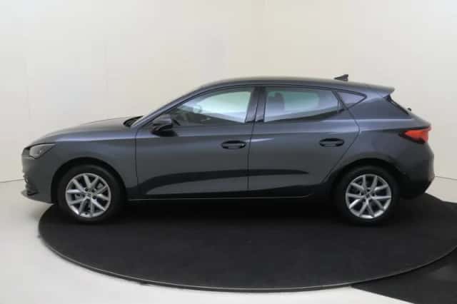 SEAT Leon (2024) thumbnail 2