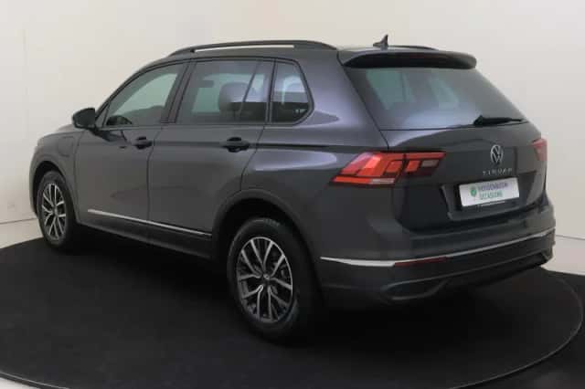 Volkswagen Tiguan (2022) thumbnail 3