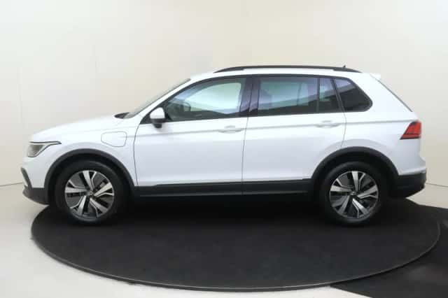 Volkswagen Tiguan (2022) thumbnail 2