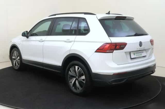Volkswagen Tiguan (2022) thumbnail 3