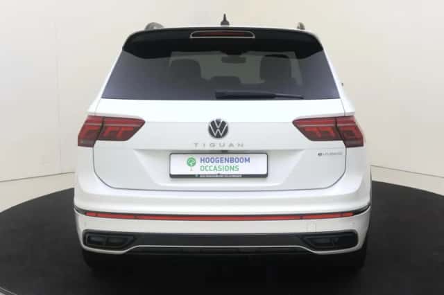 Volkswagen Tiguan (2022) thumbnail 4