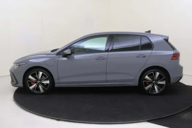 Volkswagen Golf (2022) thumbnail 2