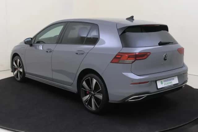 Volkswagen Golf (2022) thumbnail 3