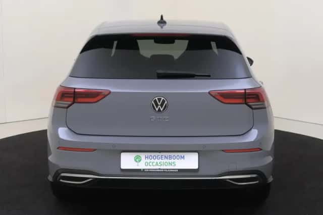 Volkswagen Golf (2022) thumbnail 4