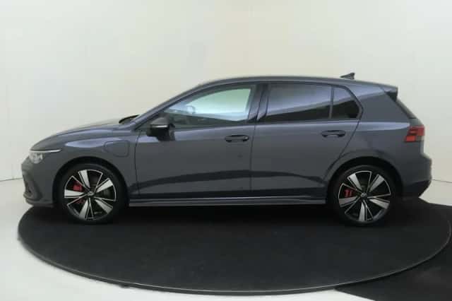 Volkswagen Golf (2022) thumbnail 2