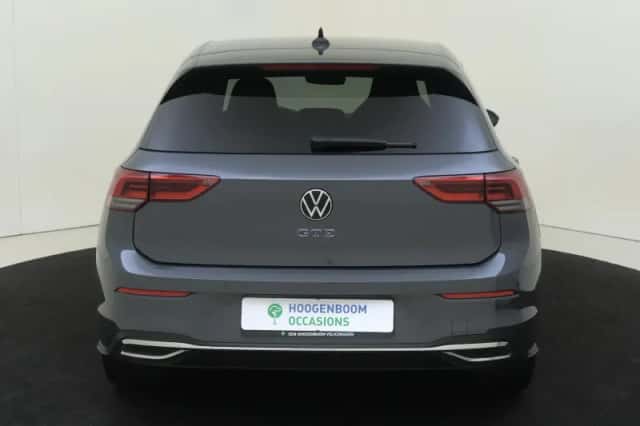 Volkswagen Golf (2022) thumbnail 4