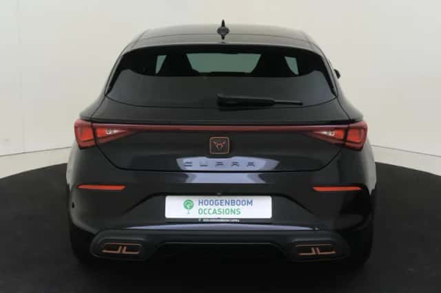 CUPRA Leon (2023) thumbnail 4