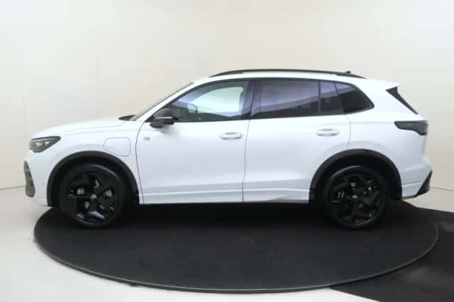 Volkswagen Tiguan (2025) thumbnail 2
