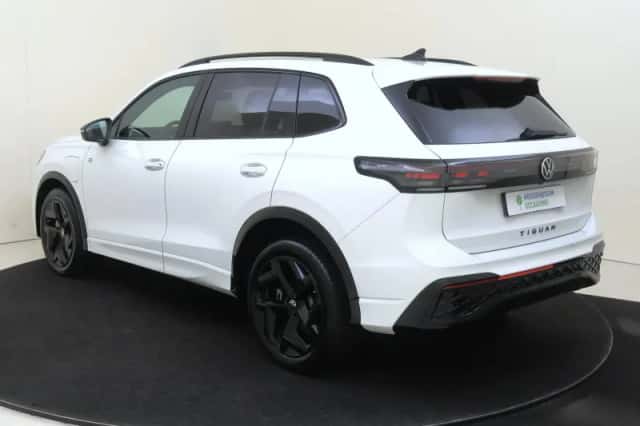 Volkswagen Tiguan (2025) thumbnail 3