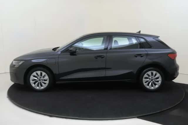 Audi A3 (2021) thumbnail 2
