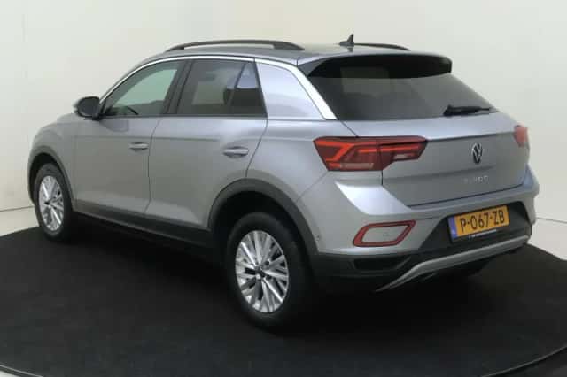Volkswagen T-Roc (2022) thumbnail 3