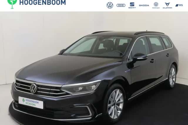 Volkswagen Passat (2021) thumbnail 1