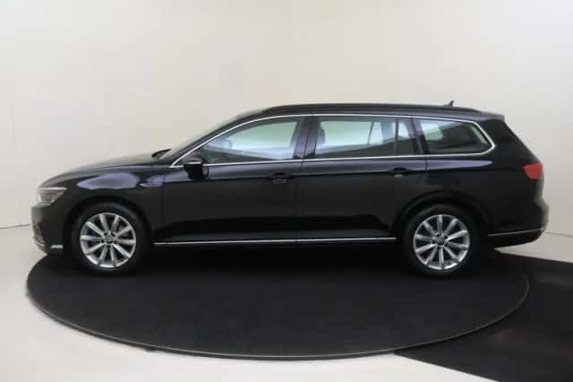 Volkswagen Passat (2021) thumbnail 2